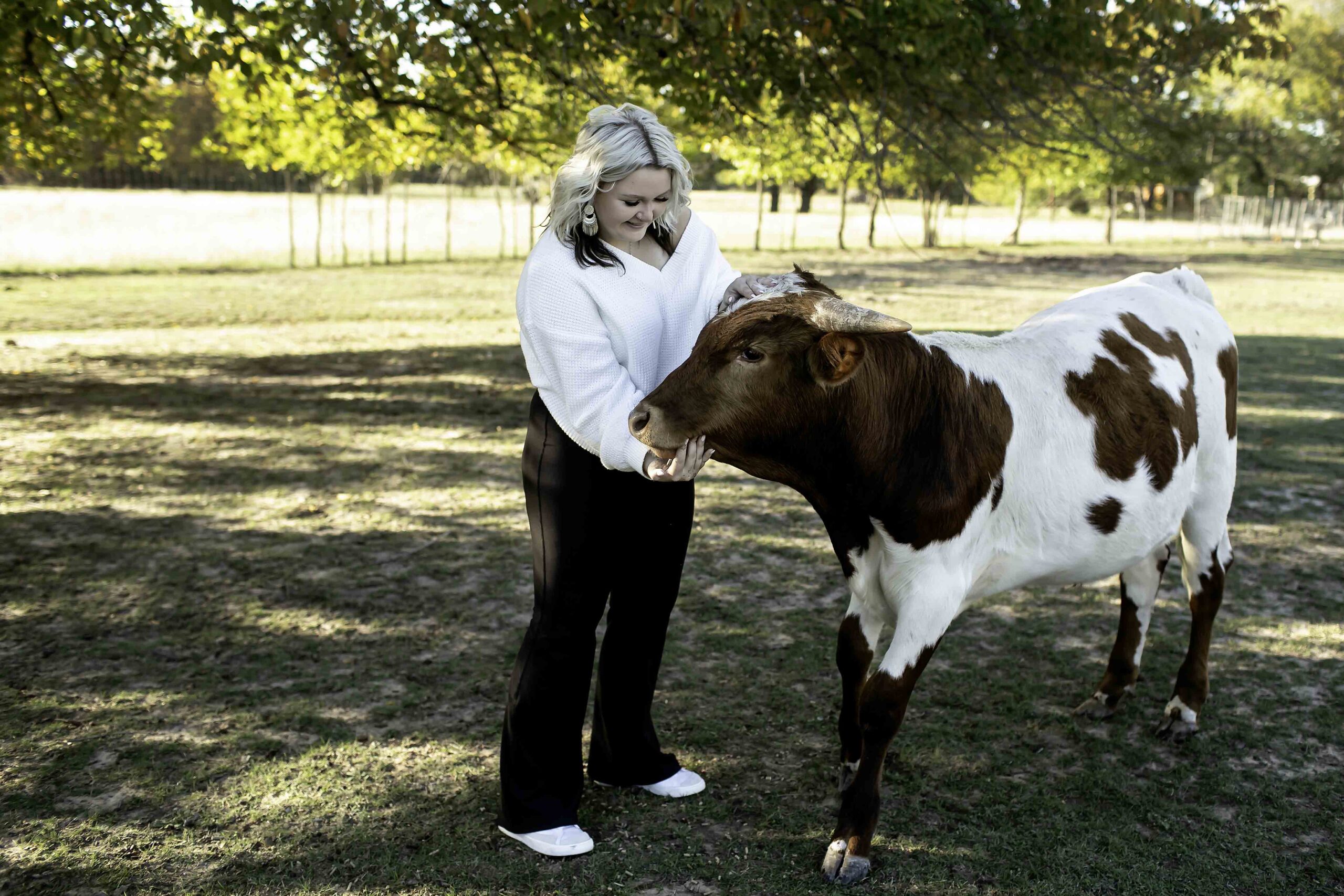 Graduate Senior Shoot in Azle TX with guitar with cow