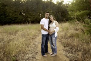 Maternity session with mama in white shirt in nature with dad