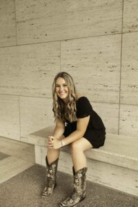 Senior Session with Girl in Fort Worth  at Kimball Art Museum 