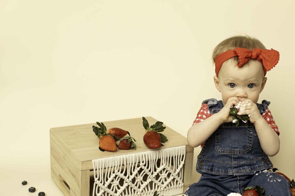 A perfect twin moment at a strawberry smash birthday shoot, as Chunky Monkey Photography highlights the sweetness and mess of the celebration